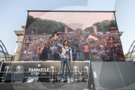 PEOPLE - Jürgen Drews performt an der Fanmeile in Berlin