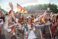 PEOPLE - Jürgen Drews performt an der Fanmeile in Berlin