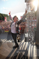 PEOPLE - Jürgen Drews performt an der Fanmeile in Berlin