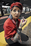 NEWS - New York: Weibliche "Guardian Angels" in der Subway