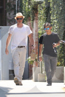 PEOPLE - Brad Pitt geht auf einen Burger mit Pax