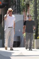 PEOPLE - Brad Pitt geht auf einen Burger mit Pax