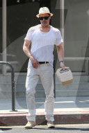 PEOPLE - Brad Pitt geht auf einen Burger mit Pax