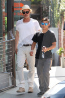 PEOPLE - Brad Pitt geht auf einen Burger mit Pax