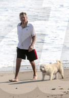 PEOPLE - Ryan O'Neal macht einen Strandspaziergang mit seinem Hund