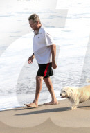 PEOPLE - Ryan O'Neal macht einen Strandspaziergang mit seinem Hund