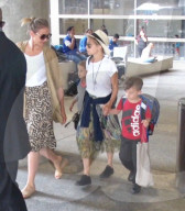 PEOPLE - Cameron Diaz landet mit Nicole Richie und ihrer Familie in Los Angeles