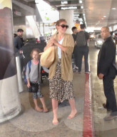 PEOPLE - Cameron Diaz landet mit Nicole Richie und ihrer Familie in Los Angeles