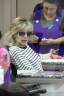 PEOPLE - Jane Fonda lässt sich die Nägel in Beverly Hills machen