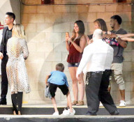 PEOPLE - Birthday-Chick: Khloe Kardashian verabschiedet sich von ihren Gästen