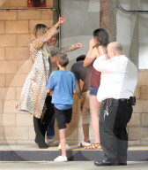 PEOPLE - Birthday-Chick: Khloe Kardashian verabschiedet sich von ihren Gästen