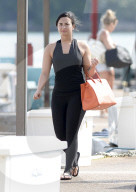 PEOPLE - Demi Lovato gut gelaunt in Miami unterwegs