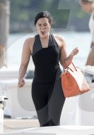 PEOPLE - Demi Lovato gut gelaunt in Miami unterwegs