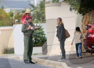 PEOPLE - Ethan Hawke unterwegs mit den Kindern in Cape Town