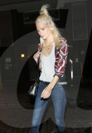 PEOPLE - Poppy Delevingne im Ausgang zusammen mit Freunde in London