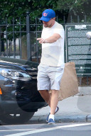 PEOPLE - Leonardo DiCaprio nimmt ein Taxi in NYC