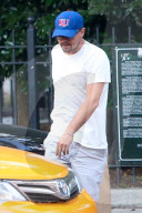 PEOPLE - Leonardo DiCaprio nimmt ein Taxi in NYC