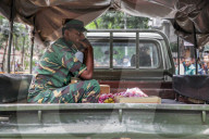 NEWS - 28 Menschen sterben bei Angriff in Dhaka