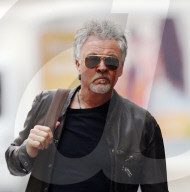 PEOPLE - 80er-Jahre Sänger Paul Young unterwegs in London