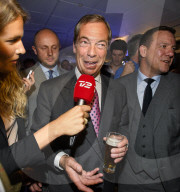 NEWS - Nigel Farage tritt als Ukip-Chef zurück