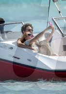 EXKLUSIV - Turteltauben auf See: Lindsay Lohan und Egor Tarabasov