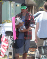 PEOPLE - Adam Sandler hilft seinen Kids beim Backwaren-Verkauf