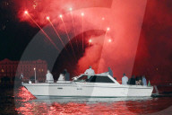 EXKLUSIV - George Clooney und Amal laden Bill Murray und Freunde zu einer Bootsparty ein am Comersee