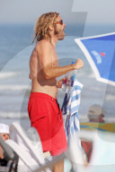 PEOPLE - Foo Fighter Taylor Hawkins am Strand von Montauk