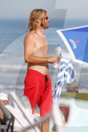 PEOPLE - Foo Fighter Taylor Hawkins am Strand von Montauk