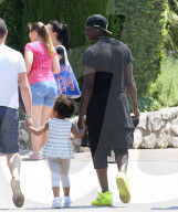 EXKLUSIV - Mario Balotelli mit Klein Pia einen Fun-Park in Verona