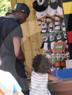 EXKLUSIV - Mario Balotelli mit Klein Pia einen Fun-Park in Verona