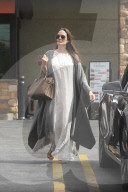 EXKLUSIV - Familie Jolie-Pitt bummelt in Los Feliz