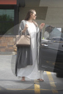 EXKLUSIV - Familie Jolie-Pitt bummelt in Los Feliz