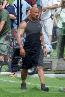 PEOPLE - Dwayne "The Rock" Johnson auf dem Set zu "Fast 8"