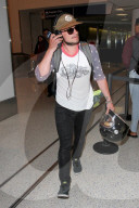 PEOPLE - Josh Hutcherson fährt mit dem Motorrad vom Flughafen nach Hause
