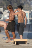 EXKLUSIV - Sexy: Orlando Bloom oben ohne am Strand von Malibu