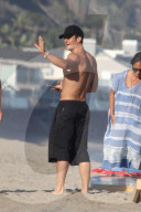 EXKLUSIV - Sexy: Orlando Bloom oben ohne am Strand von Malibu