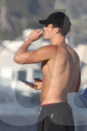 EXKLUSIV - Sexy: Orlando Bloom oben ohne am Strand von Malibu