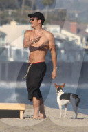 EXKLUSIV - Sexy: Orlando Bloom oben ohne am Strand von Malibu
