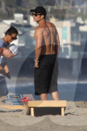 EXKLUSIV - Sexy: Orlando Bloom oben ohne am Strand von Malibu