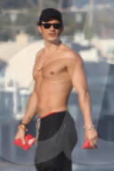 EXKLUSIV - Sexy: Orlando Bloom oben ohne am Strand von Malibu