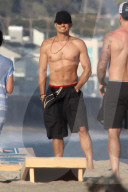 EXKLUSIV - Sexy: Orlando Bloom oben ohne am Strand von Malibu