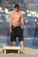 EXKLUSIV - Sexy: Orlando Bloom oben ohne am Strand von Malibu