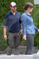 PEOPLE - Liebevoller Abschied bei Jamie Dornan nd Frau Amelia