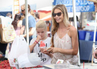 PEOPLE - Denise Richards besucht mit den Kids den Bauernmarkt in Studio City