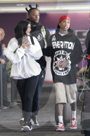 EXKLUSIV - Kylie Jenner und Tyga turteln am Flughafen in Los Angeles