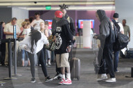 EXKLUSIV - Kylie Jenner und Tyga turteln am Flughafen in Los Angeles