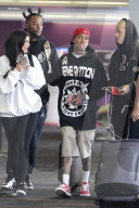 EXKLUSIV - Kylie Jenner und Tyga turteln am Flughafen in Los Angeles