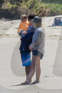 EXKLUSIV - Hilary und Haylie Duff mit ihren Kindern am beach von Malibu