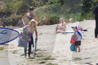 EXKLUSIV - Hilary und Haylie Duff mit ihren Kindern am beach von Malibu
